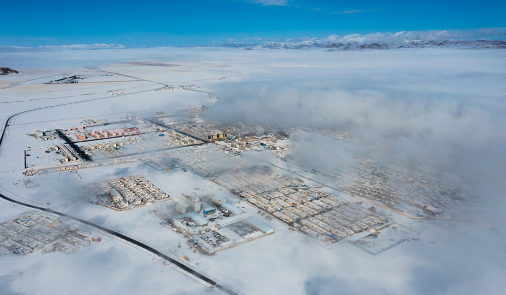 西藏阿里地區(qū)改則縣迎來初雪，銀裝素裹，美如畫卷。