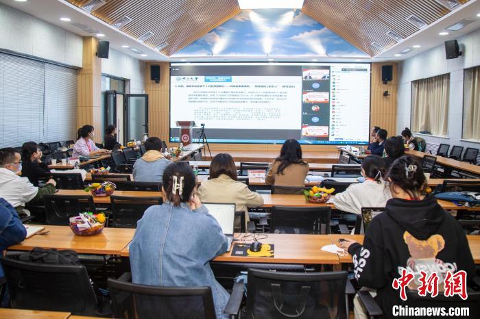 圖為論壇會(huì)議現(xiàn)場(chǎng)。　同東放 攝