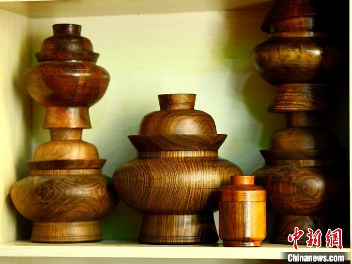 圖為各種木碗成品?！?鄧巴 　攝