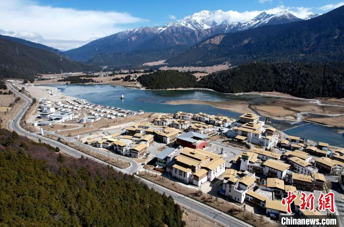 2月17日，西藏林芝魯朗小鎮(zhèn)。(無人機(jī)照片) 李林 攝