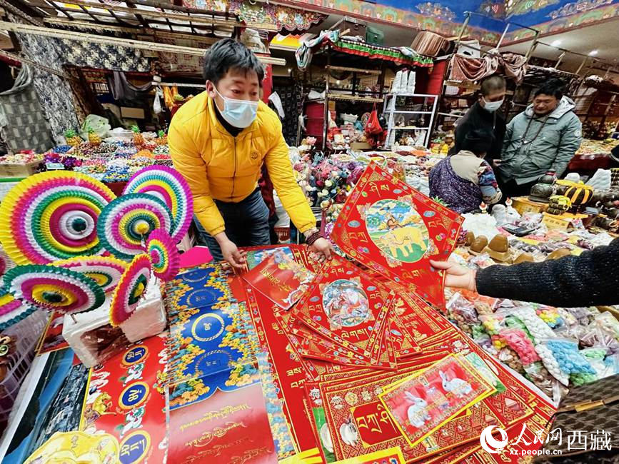 藏式春聯(lián)。人民網(wǎng) 次仁羅布攝