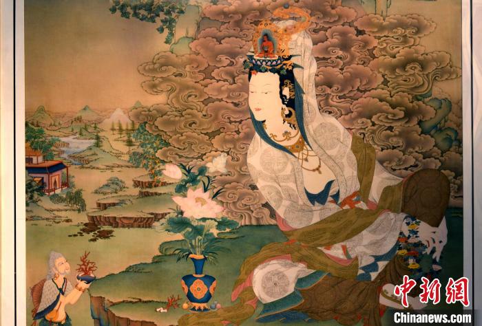 圖為5月16日，展覽中新創(chuàng)唐卡作品《靜息觀音》(局部)?！±盍?攝