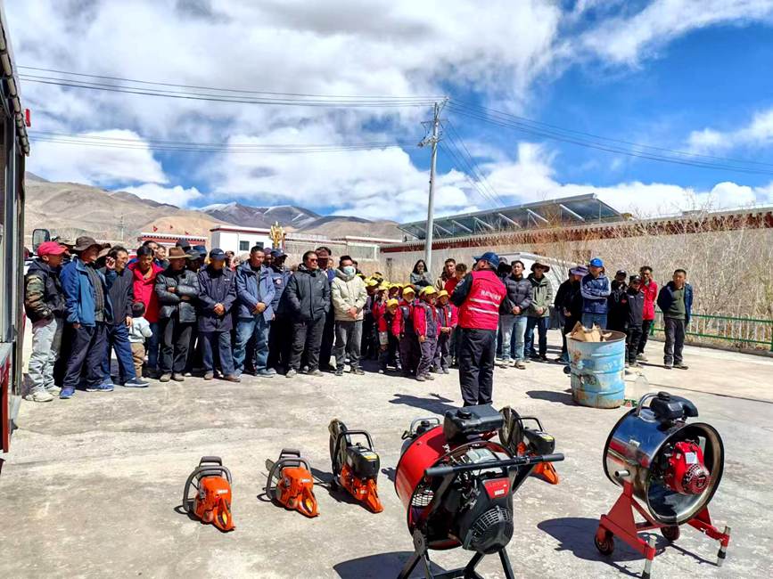 阿里地區(qū)文明實(shí)踐消防技能科普現(xiàn)場(chǎng)