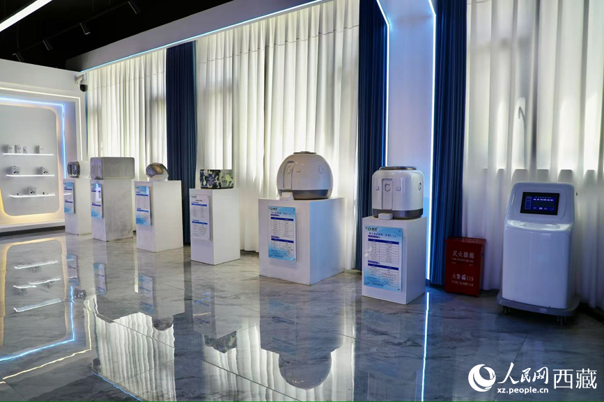 各類制氧產(chǎn)品。人民網(wǎng)記者 次仁羅布攝