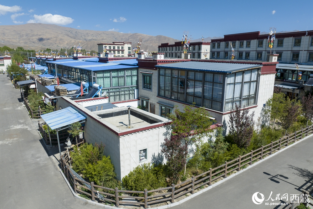 寬敞明亮的藏式民居。人民網(wǎng)記者 次仁羅布攝