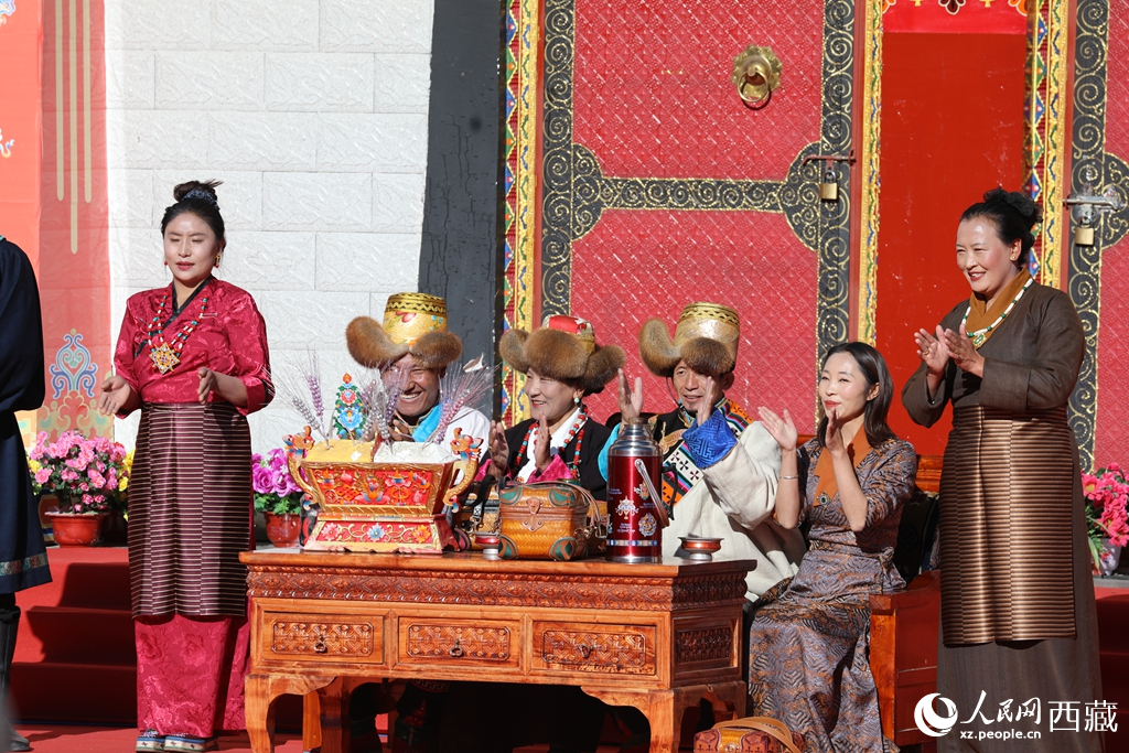 雅礱“村晚”鬧新春。人民網(wǎng)記者 吳雨仁攝