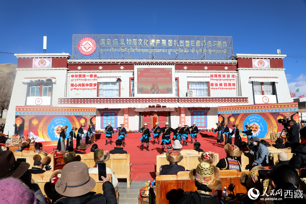 雅礱“村晚”鬧新春。人民網(wǎng)記者 吳雨仁攝