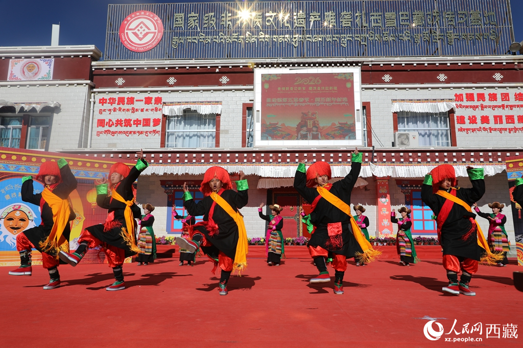 雅礱“村晚”鬧新春。人民網(wǎng)記者 吳雨仁攝