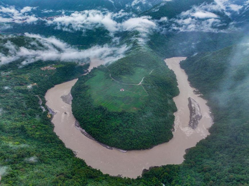 雅魯藏布江果果塘大拐彎。張澤坤攝