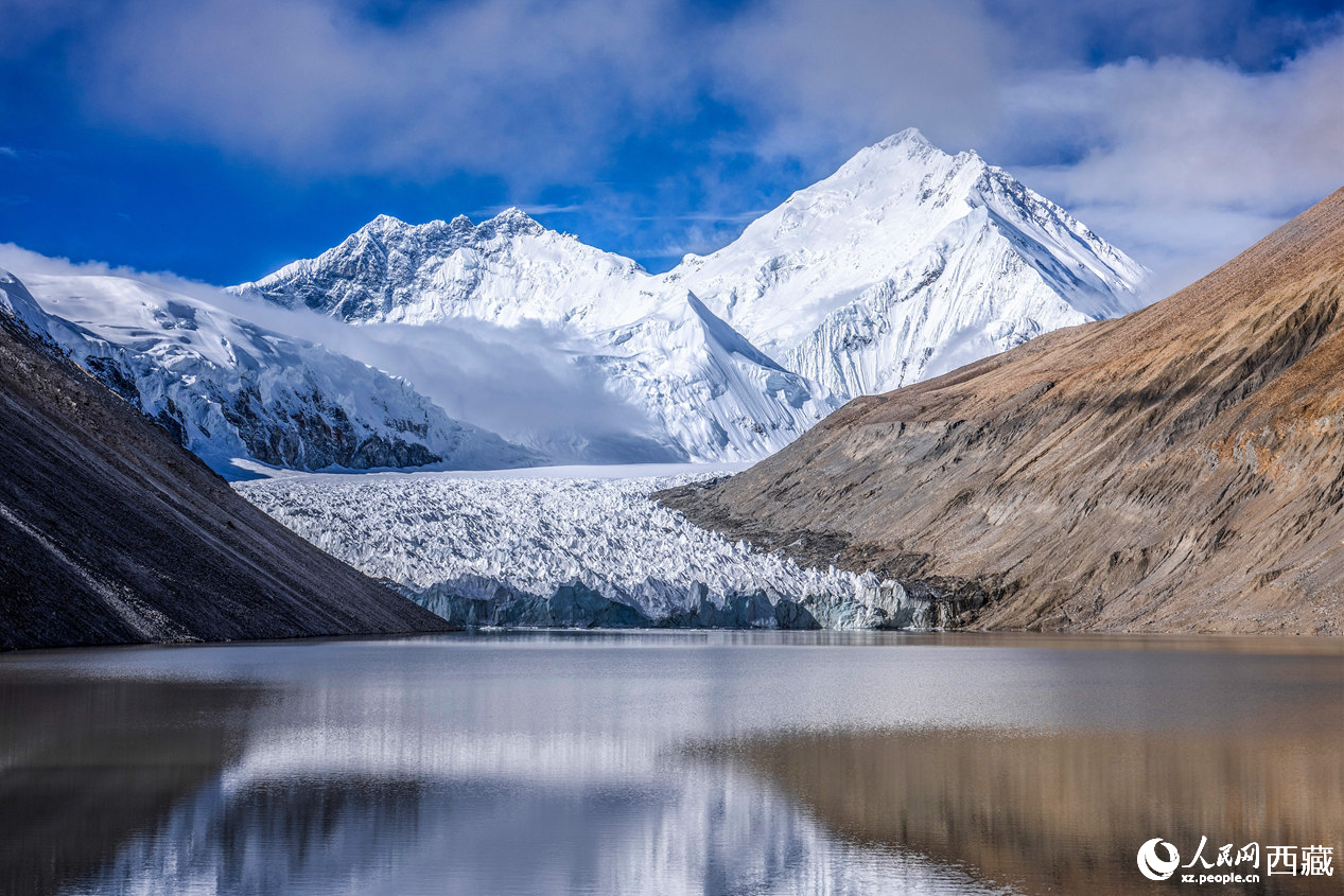 珠峰冰川位于日喀則市定日縣。