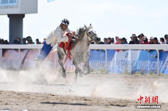“中國(guó)賽馬之鄉(xiāng)”甘肅瑪曲舉行格薩爾賽馬會(huì)