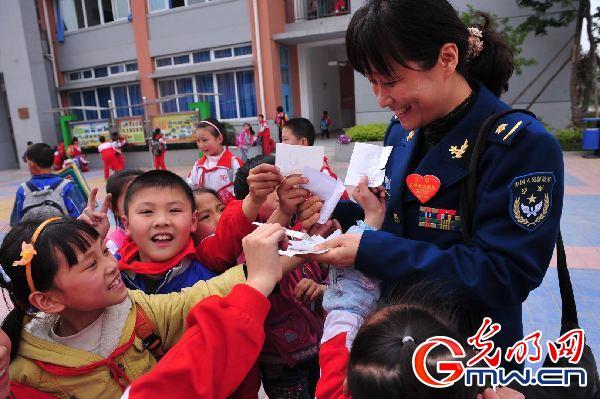【我和軍隊(duì)的不解之緣】“先是軍人，才是媽媽”