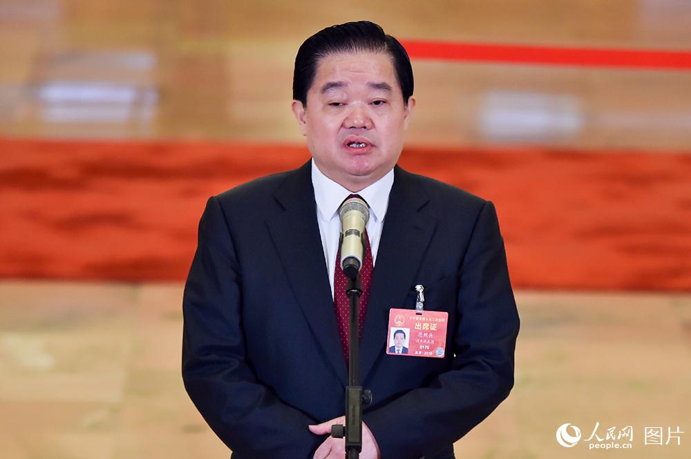 全國人大代表、河北省人大常委會黨組書記、常務(wù)副主任范照兵。