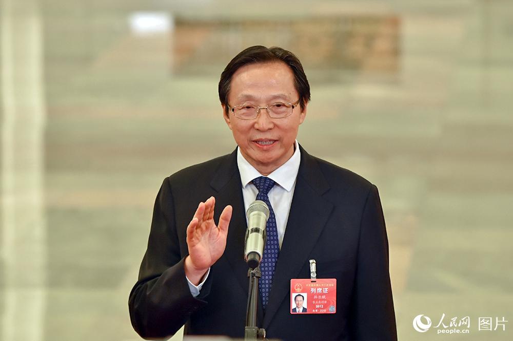 農(nóng)業(yè)農(nóng)村部部長韓長賦回答記者提問。