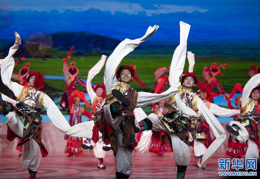 （西藏昌都解放70周年）（1）慶祝昌都解放70周年專(zhuān)場(chǎng)文藝晚會(huì)在昌都舉行