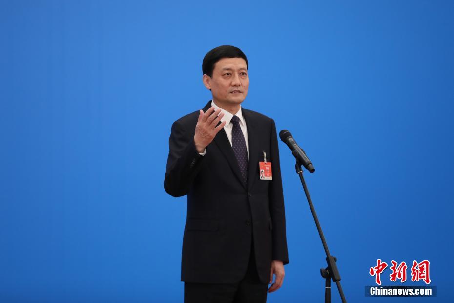 3月8日，第十三屆全國人民代表大會第四次會議舉行第二場“部長通道”采訪活動。圖為中國工業(yè)和信息化部部長肖亞慶通過網絡視頻方式接受采訪。 <a target='_blank' ><p  align=