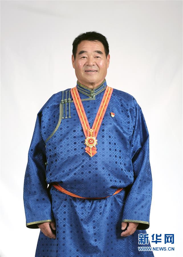 （奮斗百年路　啟航新征程·“七一勛章”獲得者·圖文互動(dòng)）（1）“草原之子”廷·巴特爾：讓草原綠起來，幫牧民富起來