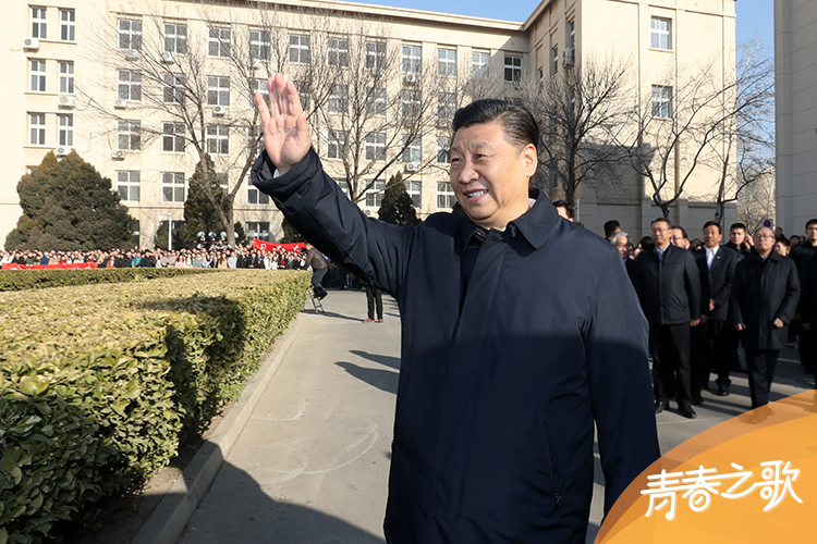 2019年1月17日，習(xí)近平在天津南開大學(xué)向?qū)W生揮手致意。