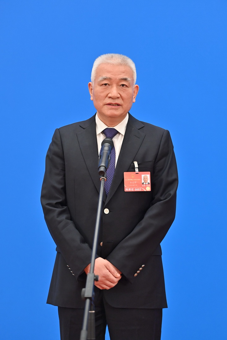 這是科學(xué)技術(shù)部部長(zhǎng)王志剛通過網(wǎng)絡(luò)視頻方式接受采訪。新華社記者 李鑫 攝