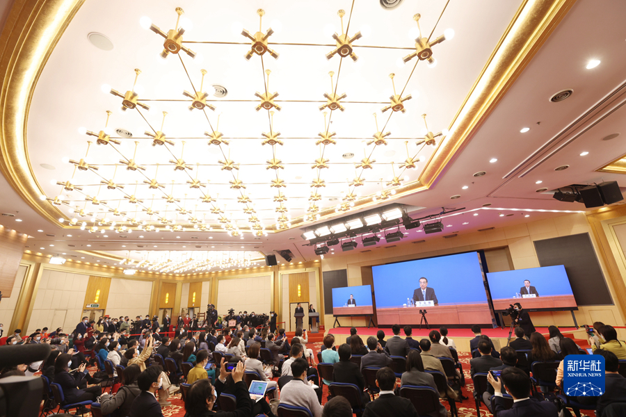 李克強總理出席記者會并回答中外記者提問
