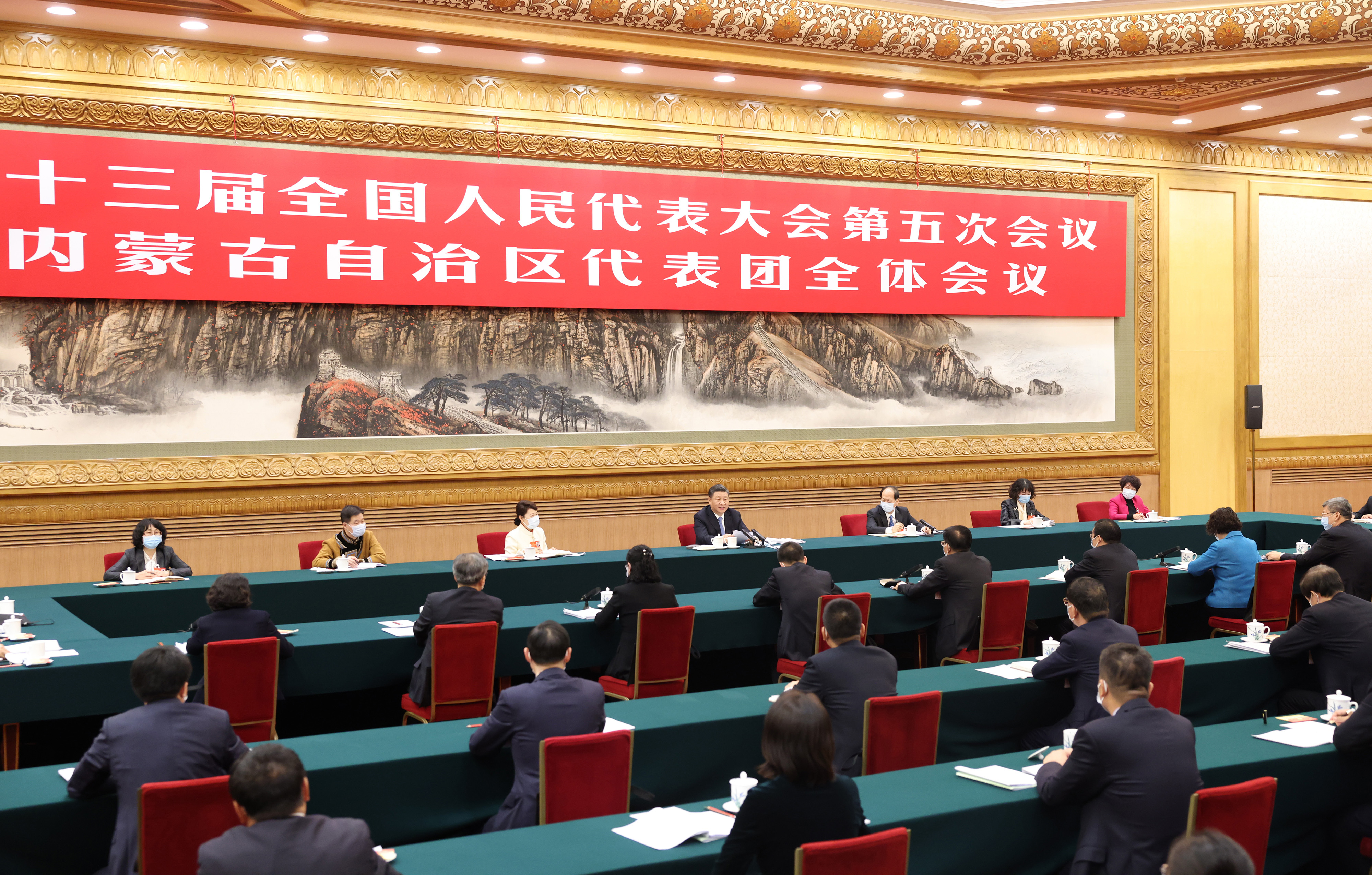 2022年3月5日，習(xí)近平總書(shū)記參加十三屆全國(guó)人大五次會(huì)議內(nèi)蒙古代表團(tuán)的審議。