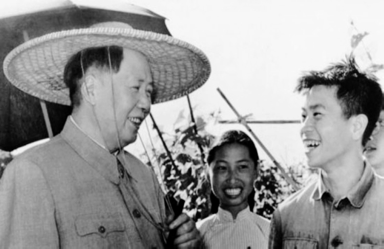 1958年，毛主席在廣東視察。