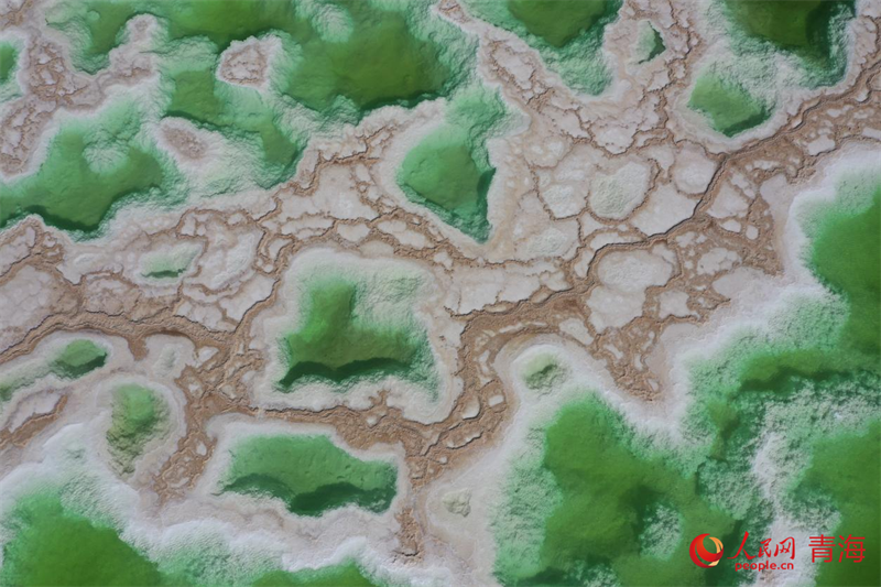 “鹽灘碧水”翡翠湖。人民網(wǎng) 況玉攝