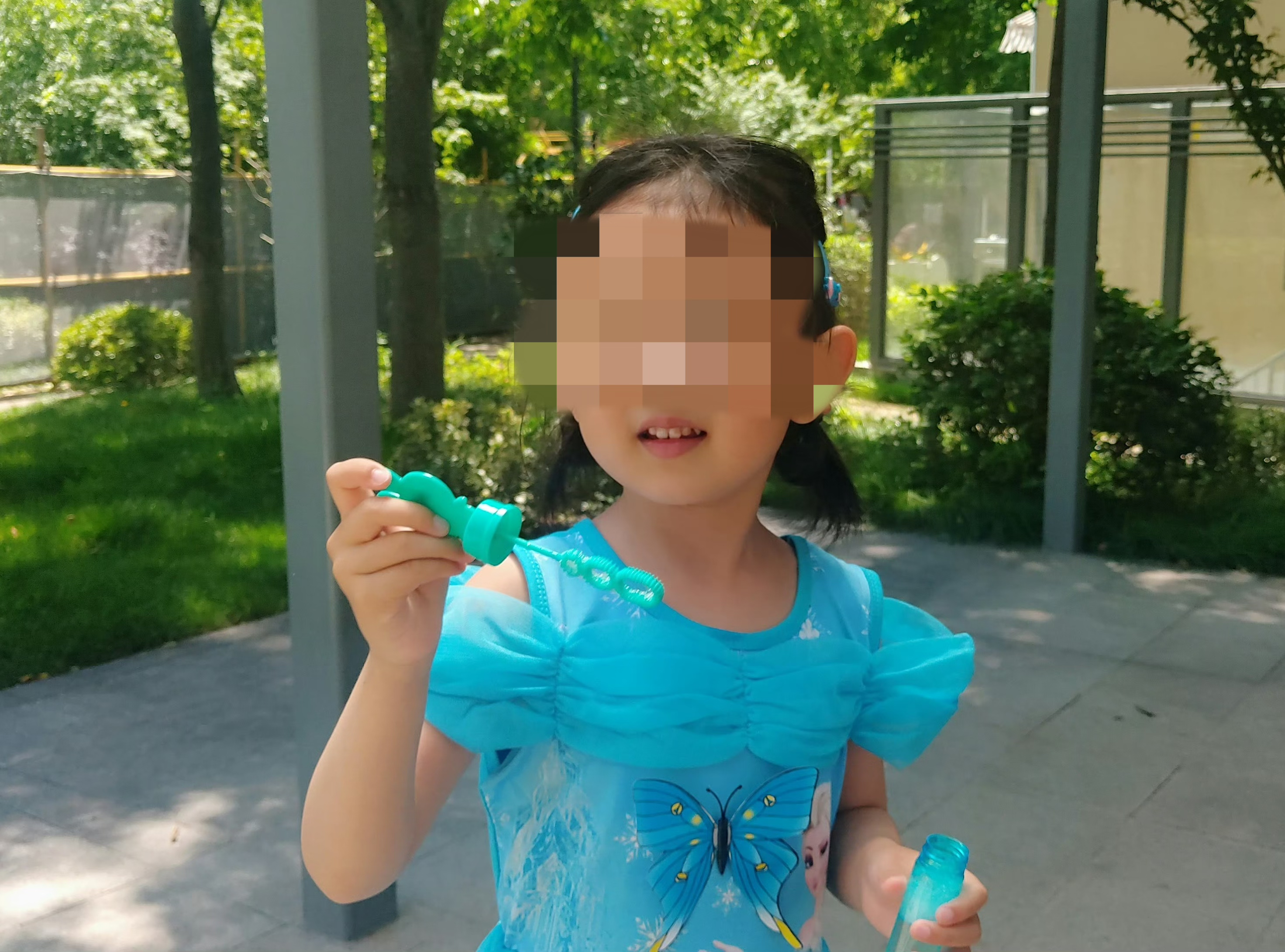 海灘失蹤女童。圖源：女童家人社交賬號(hào)